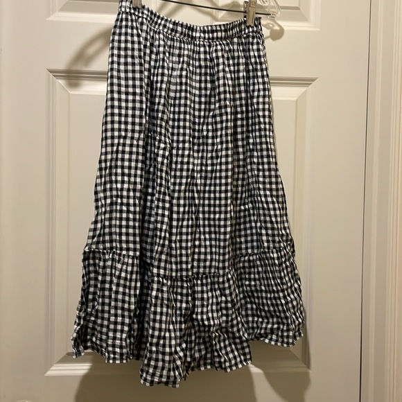 Gingham midi skirt great for any spring event - Picture 2 of 2